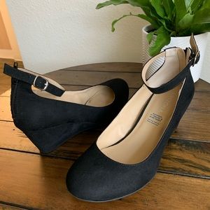 Black Wedges